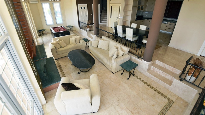 فيلا فاخرة بإطلالة جبلية وبحرية ساحرة ضمن مجمع رائع في منطقة كارجي جاك – ألانيا