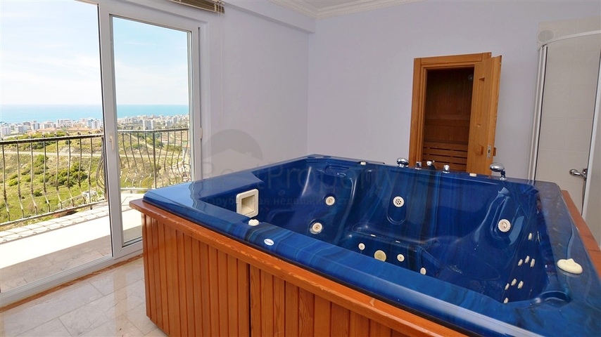 فيلا فاخرة بإطلالة جبلية وبحرية ساحرة ضمن مجمع رائع في منطقة كارجي جاك – ألانيا