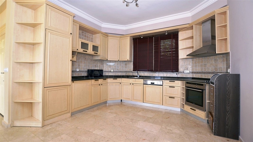 فيلا فاخرة بإطلالة جبلية وبحرية ساحرة ضمن مجمع رائع في منطقة كارجي جاك – ألانيا