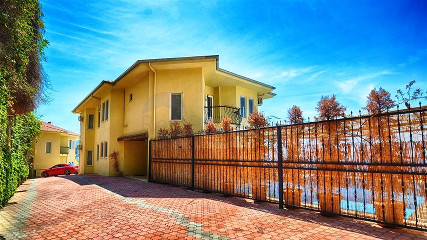 فيلا فاخرة بإطلالة جبلية وبحرية ساحرة ضمن مجمع رائع في منطقة كارجي جاك – ألانيا