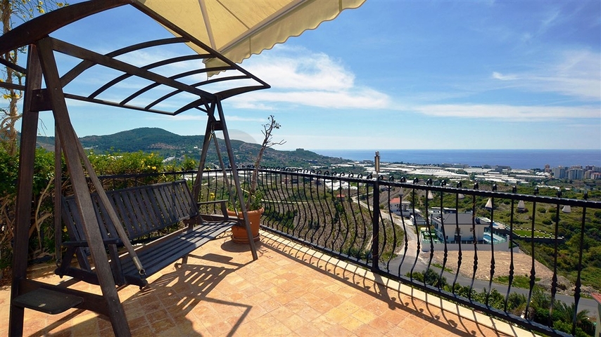 فيلا فاخرة بإطلالة جبلية وبحرية ساحرة ضمن مجمع رائع في منطقة كارجي جاك – ألانيا