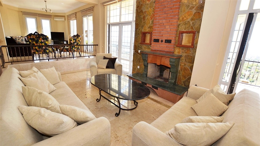 فيلا فاخرة بإطلالة جبلية وبحرية ساحرة ضمن مجمع رائع في منطقة كارجي جاك – ألانيا