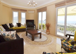 فيلا فاخرة بإطلالة جبلية وبحرية ساحرة ضمن مجمع رائع في منطقة كارجي جاك – ألانيا