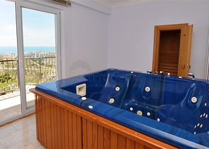 فيلا فاخرة بإطلالة جبلية وبحرية ساحرة ضمن مجمع رائع في منطقة كارجي جاك – ألانيا