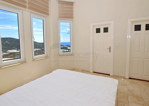 فيلا فاخرة بإطلالة جبلية وبحرية ساحرة ضمن مجمع رائع في منطقة كارجي جاك – ألانيا