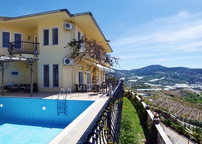 فيلا فاخرة بإطلالة جبلية وبحرية ساحرة ضمن مجمع رائع في منطقة كارجي جاك – ألانيا