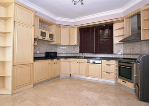 فيلا فاخرة بإطلالة جبلية وبحرية ساحرة ضمن مجمع رائع في منطقة كارجي جاك – ألانيا