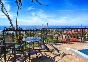 فيلا فاخرة بإطلالة جبلية وبحرية ساحرة ضمن مجمع رائع في منطقة كارجي جاك – ألانيا