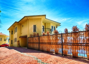 فيلا فاخرة بإطلالة جبلية وبحرية ساحرة ضمن مجمع رائع في منطقة كارجي جاك – ألانيا