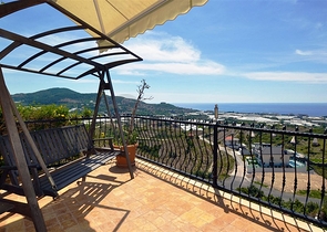 فيلا فاخرة بإطلالة جبلية وبحرية ساحرة ضمن مجمع رائع في منطقة كارجي جاك – ألانيا