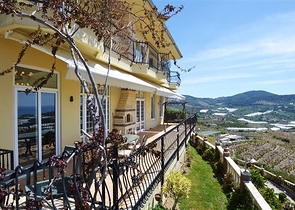 فيلا فاخرة بإطلالة جبلية وبحرية ساحرة ضمن مجمع رائع في منطقة كارجي جاك – ألانيا