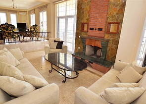 فيلا فاخرة بإطلالة جبلية وبحرية ساحرة ضمن مجمع رائع في منطقة كارجي جاك – ألانيا