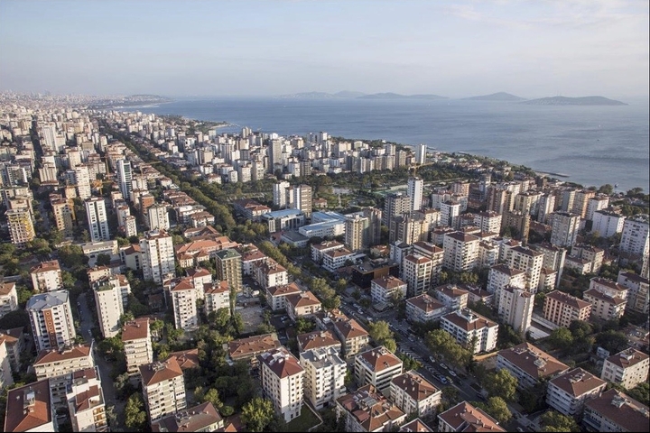  مجمع فخم في شارع بغداد مع اطلالة على البوسفور وبحر مرمرة