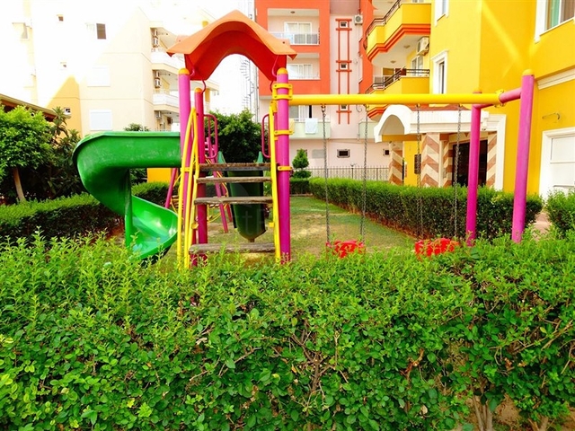 شقة ضمن مجمع على بعد 150 من البحر في منطقة محمودلار – ألانيا