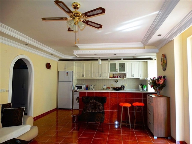 شقة ضمن مجمع على بعد 150 من البحر في منطقة محمودلار – ألانيا