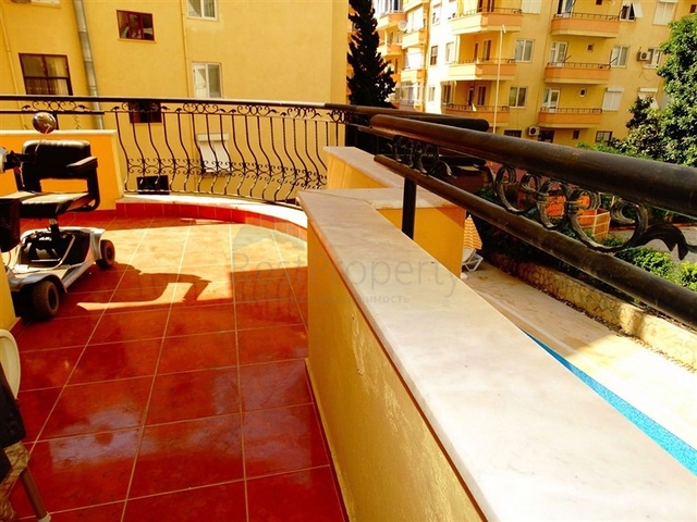 شقة ضمن مجمع على بعد 150 من البحر في منطقة محمودلار – ألانيا