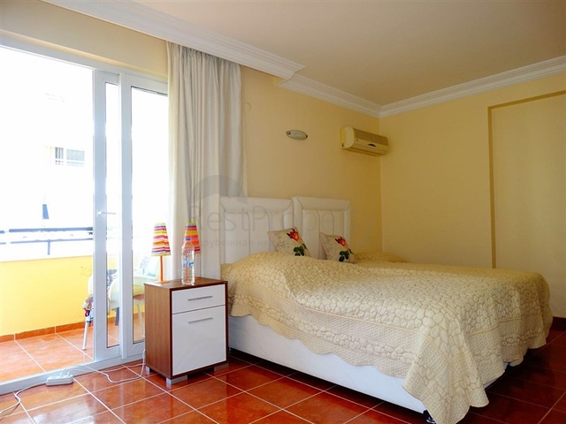 شقة ضمن مجمع على بعد 150 من البحر في منطقة محمودلار – ألانيا