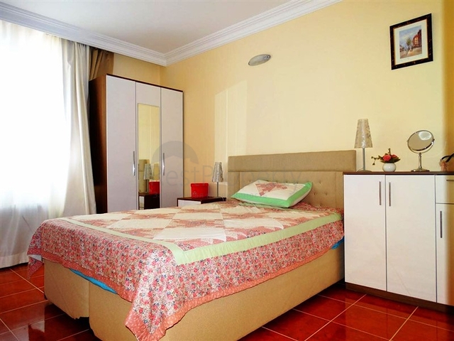 شقة ضمن مجمع على بعد 150 من البحر في منطقة محمودلار – ألانيا