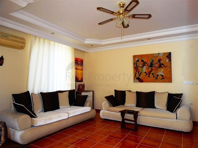 شقة ضمن مجمع على بعد 150 من البحر في منطقة محمودلار – ألانيا