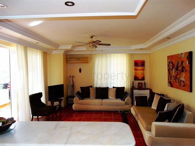 شقة ضمن مجمع على بعد 150 من البحر في منطقة محمودلار – ألانيا