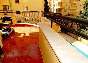 شقة ضمن مجمع على بعد 150 من البحر في منطقة محمودلار – ألانيا