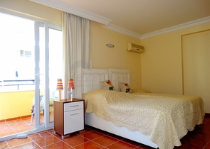 شقة ضمن مجمع على بعد 150 من البحر في منطقة محمودلار – ألانيا