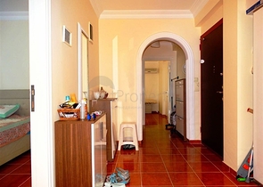 شقة ضمن مجمع على بعد 150 من البحر في منطقة محمودلار – ألانيا