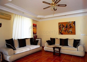 شقة ضمن مجمع على بعد 150 من البحر في منطقة محمودلار – ألانيا