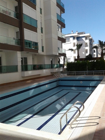 شقة مفروشة على بعد 250 متر من البحر في منطقة كونيالتي – أنطاليا