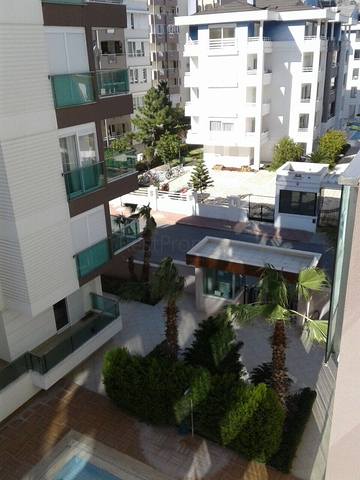 شقة مفروشة على بعد 250 متر من البحر في منطقة كونيالتي – أنطاليا