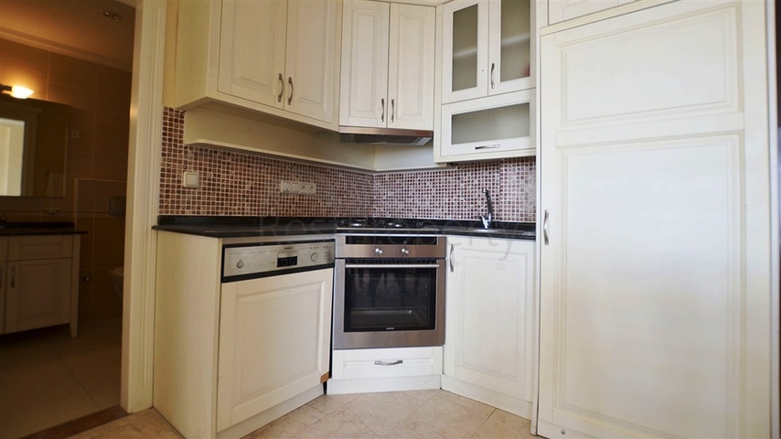 فيلا فاخرة بإطلالة جبلية وبحرية ساحرة ضمن مجمع رائع في منطقة كارجي جاك – ألانيا