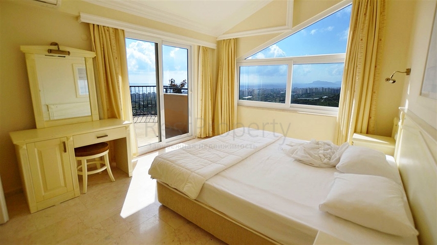 فيلا فاخرة بإطلالة جبلية وبحرية ساحرة ضمن مجمع رائع في منطقة كارجي جاك – ألانيا