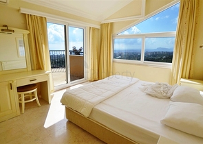 فيلا فاخرة بإطلالة جبلية وبحرية ساحرة ضمن مجمع رائع في منطقة كارجي جاك – ألانيا