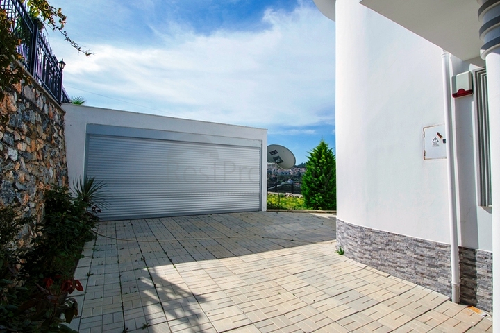 فيلا فاخرة بإطلالة بحرية وجبلية في منطقة كارجي جاك – ألانيا