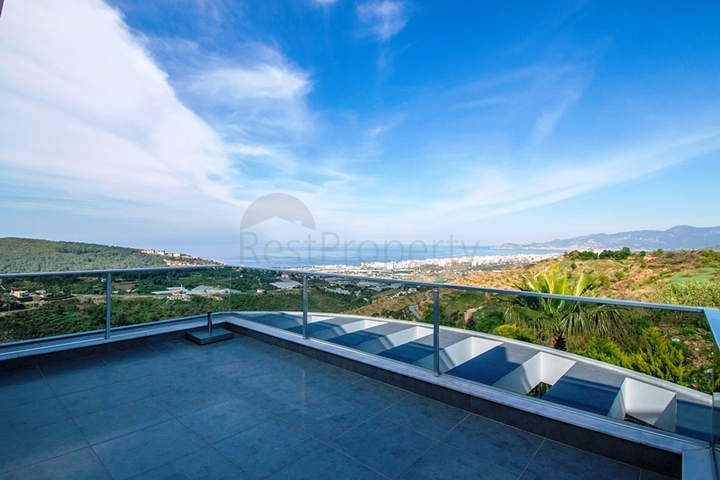 فيلا فاخرة بإطلالة بحرية وجبلية في منطقة كارجي جاك – ألانيا