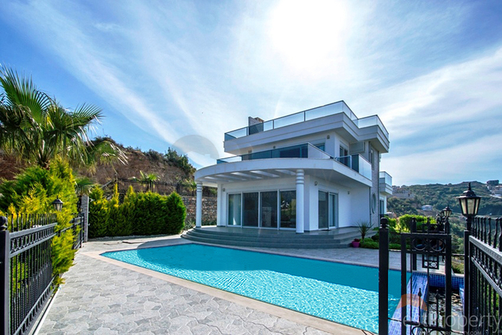 فيلا فاخرة بإطلالة بحرية وجبلية في منطقة كارجي جاك – ألانيا