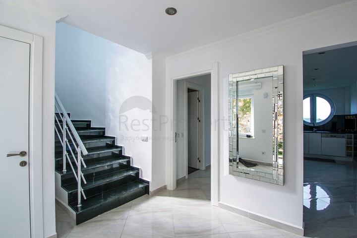 فيلا فاخرة بإطلالة بحرية وجبلية في منطقة كارجي جاك – ألانيا