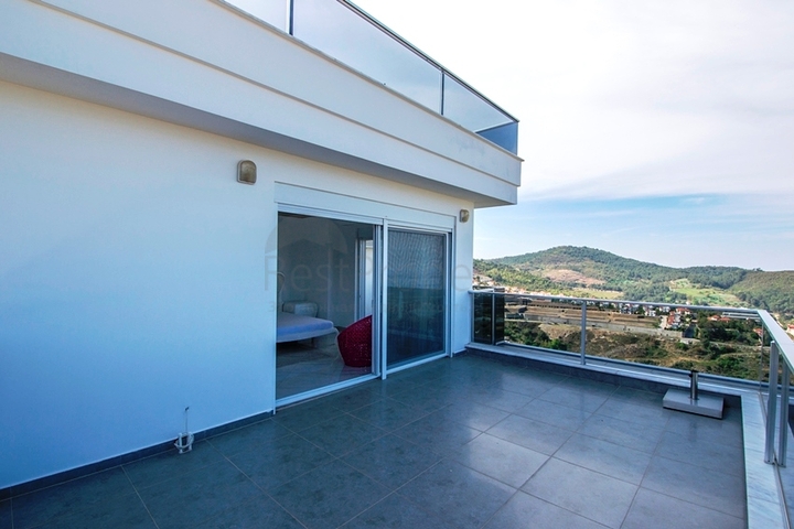 فيلا فاخرة بإطلالة بحرية وجبلية في منطقة كارجي جاك – ألانيا