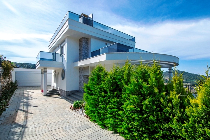 فيلا فاخرة بإطلالة بحرية وجبلية في منطقة كارجي جاك – ألانيا