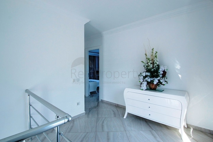 فيلا فاخرة بإطلالة بحرية وجبلية في منطقة كارجي جاك – ألانيا