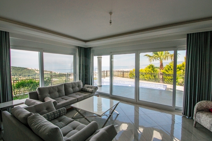 فيلا فاخرة بإطلالة بحرية وجبلية في منطقة كارجي جاك – ألانيا