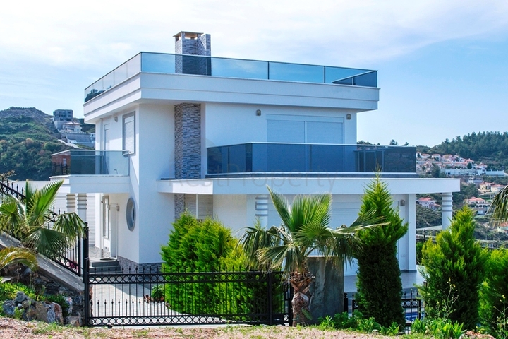 فيلا فاخرة بإطلالة بحرية وجبلية في منطقة كارجي جاك – ألانيا