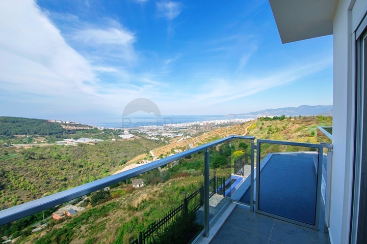 فيلا فاخرة بإطلالة بحرية وجبلية في منطقة كارجي جاك – ألانيا