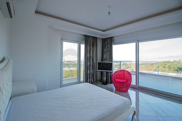 فيلا فاخرة بإطلالة بحرية وجبلية في منطقة كارجي جاك – ألانيا