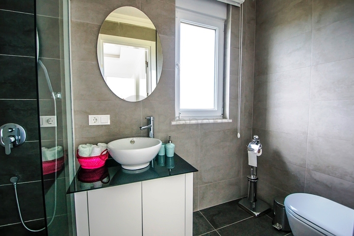 فيلا فاخرة بإطلالة بحرية وجبلية في منطقة كارجي جاك – ألانيا