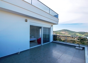 فيلا فاخرة بإطلالة بحرية وجبلية في منطقة كارجي جاك – ألانيا