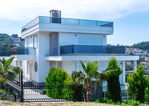 فيلا فاخرة بإطلالة بحرية وجبلية في منطقة كارجي جاك – ألانيا