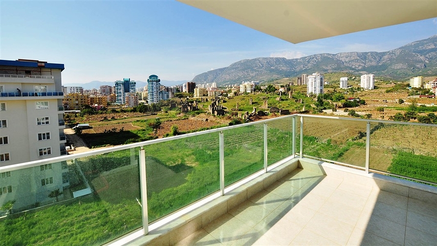 شقة بإطلالة جبلية ضمن مجمع حديث في منطقة محمود لار – ألانيا 