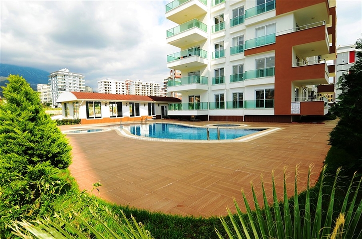 شقة بإطلالة جبلية ضمن مجمع حديث في منطقة محمود لار – ألانيا 