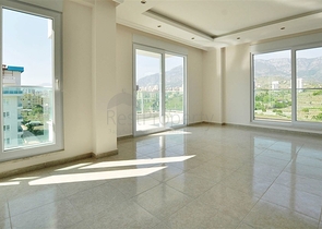 شقة بإطلالة جبلية ضمن مجمع حديث في منطقة محمود لار – ألانيا 